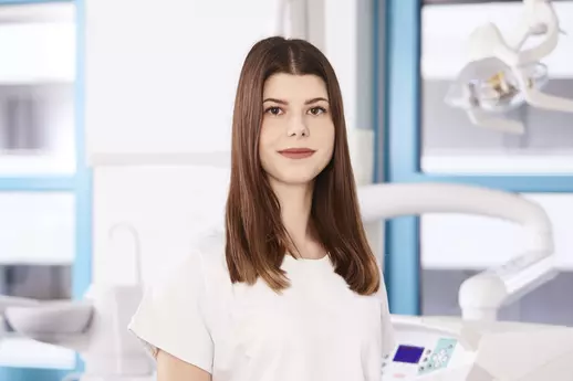 Prophylaxeassistentin prakt. / Dentalassistentin Elisa Morina Prophylaxeassistentin prakt. / Dentalassistentin Elisa Morina